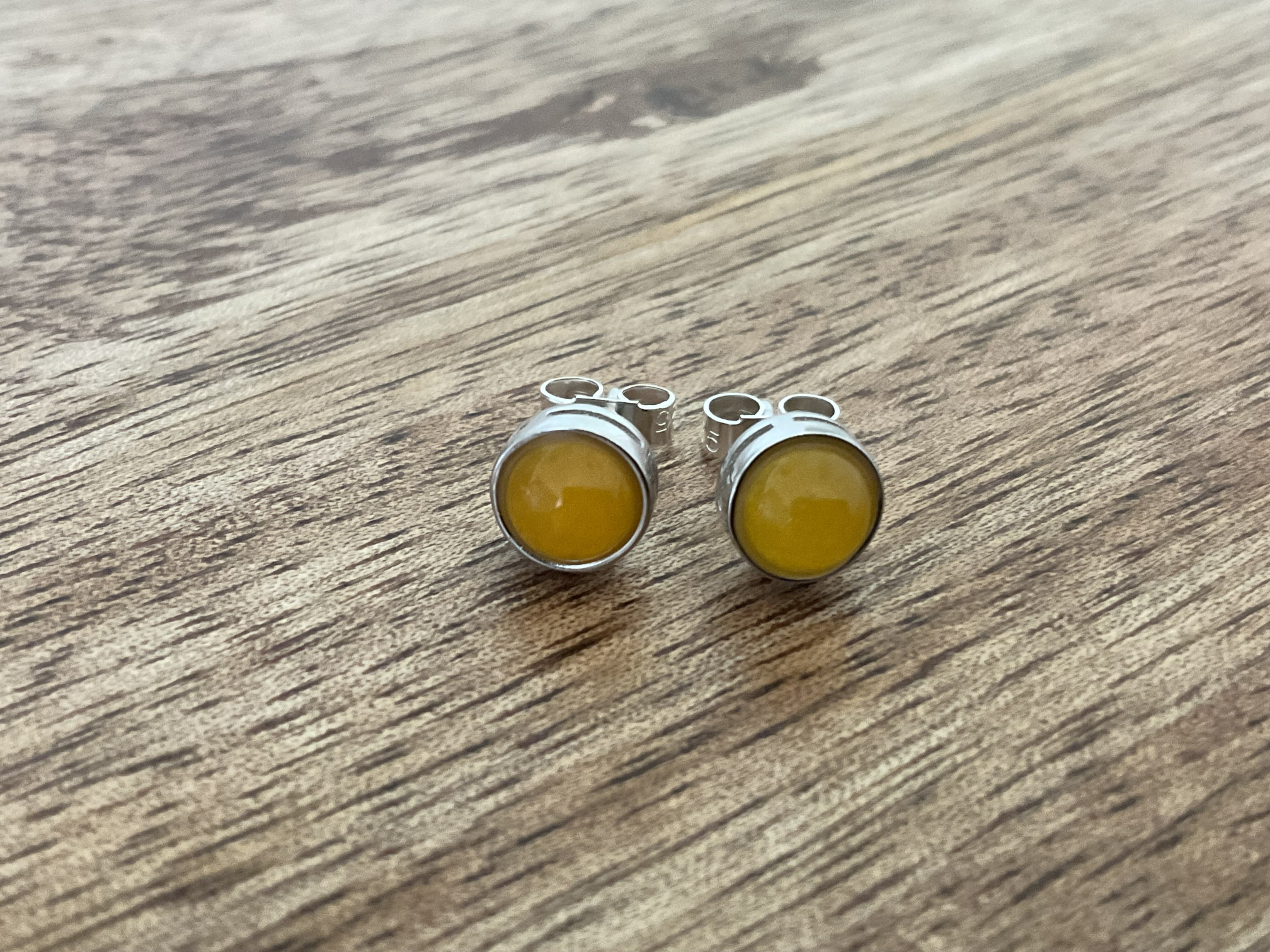 Butter Quartz Gemstone Stud Earrings - Click Image to Close